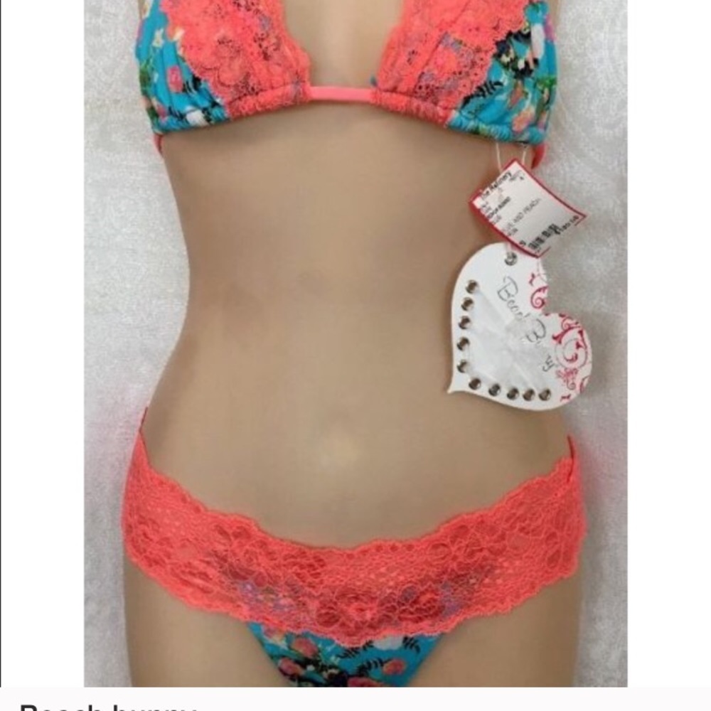 ISO This Beach Bunny Bikini in LARGE 🐰🔥